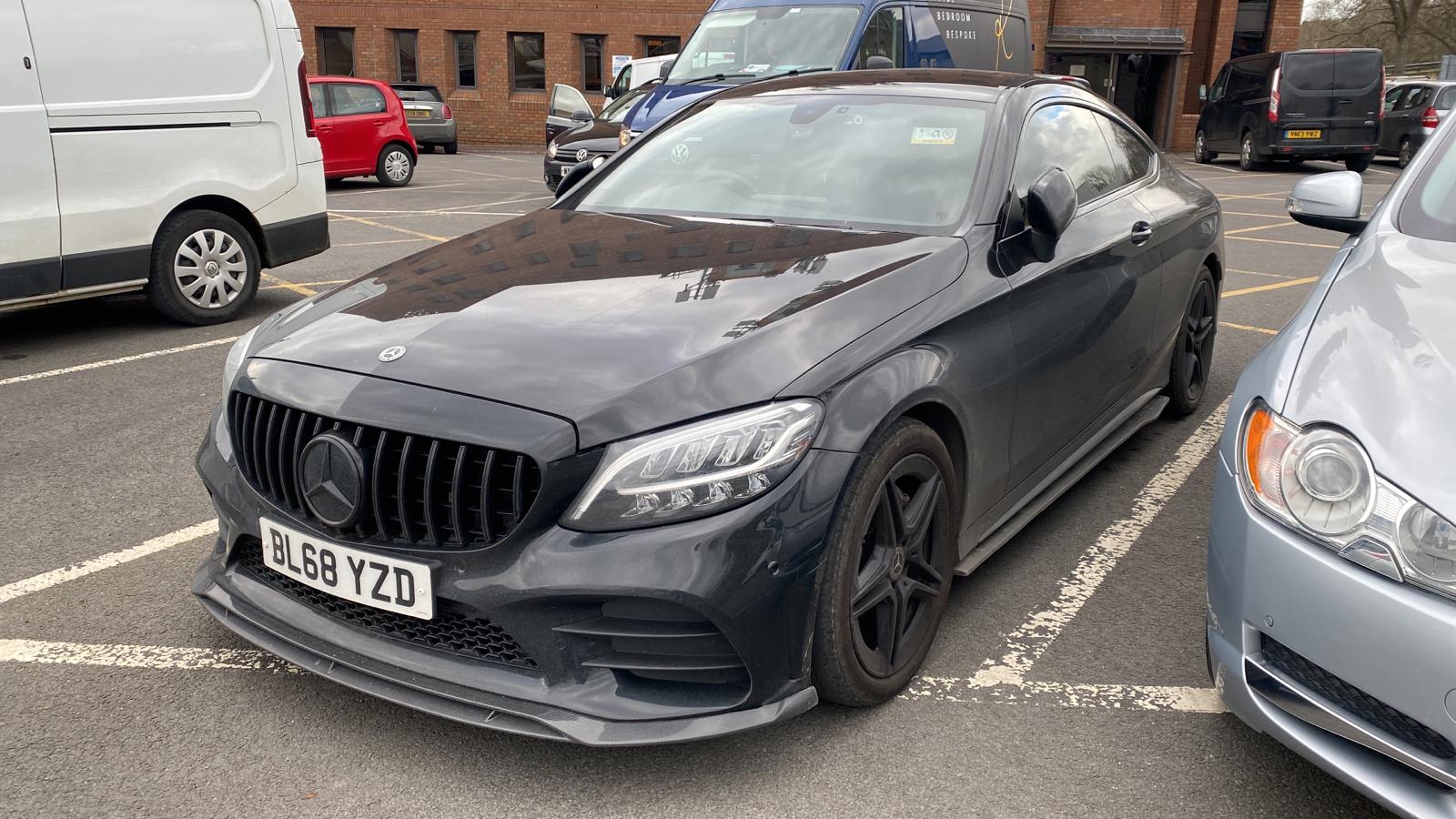 BLAK BY CT GRILLE MERCEDES W205 C CLASS 2014-2018 BLACK GRILLE (WITH CAMERA) - BLAK BY CT CARBON